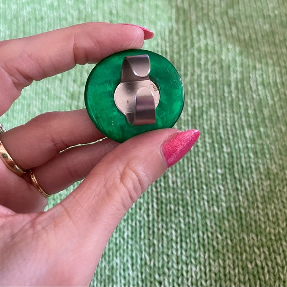 ✨SOLD✨ green plastic ring - Picture 4 of 8